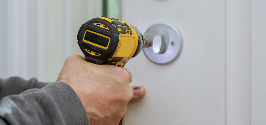 Street Locksmith For Smart Lock Repair in Palmdale, CA